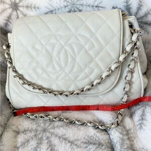 CHANEL White Quilted Leather Chain Shoulder Bag